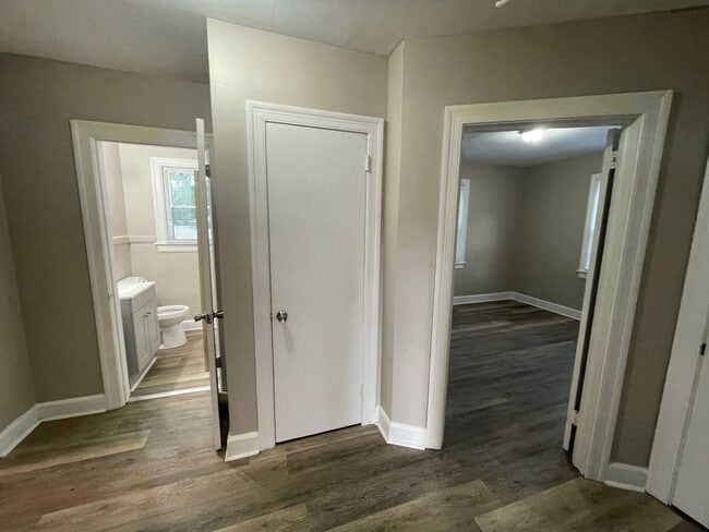 Building Photo - 514 Macon St S