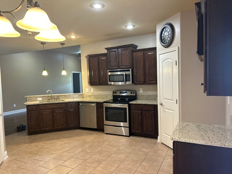 Building Photo - 24580 Silent Spring Dr