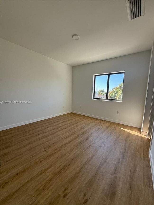 Building Photo - 400 SW 1st St