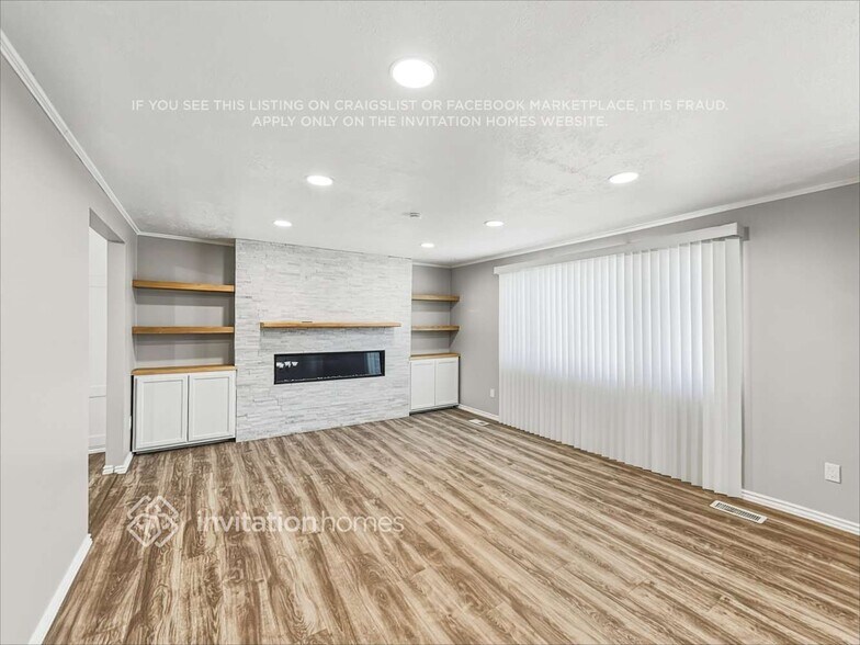 Building Photo - 2611 Castle Oaks Cir