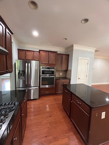 Building Photo - 3689 Union Park Dr