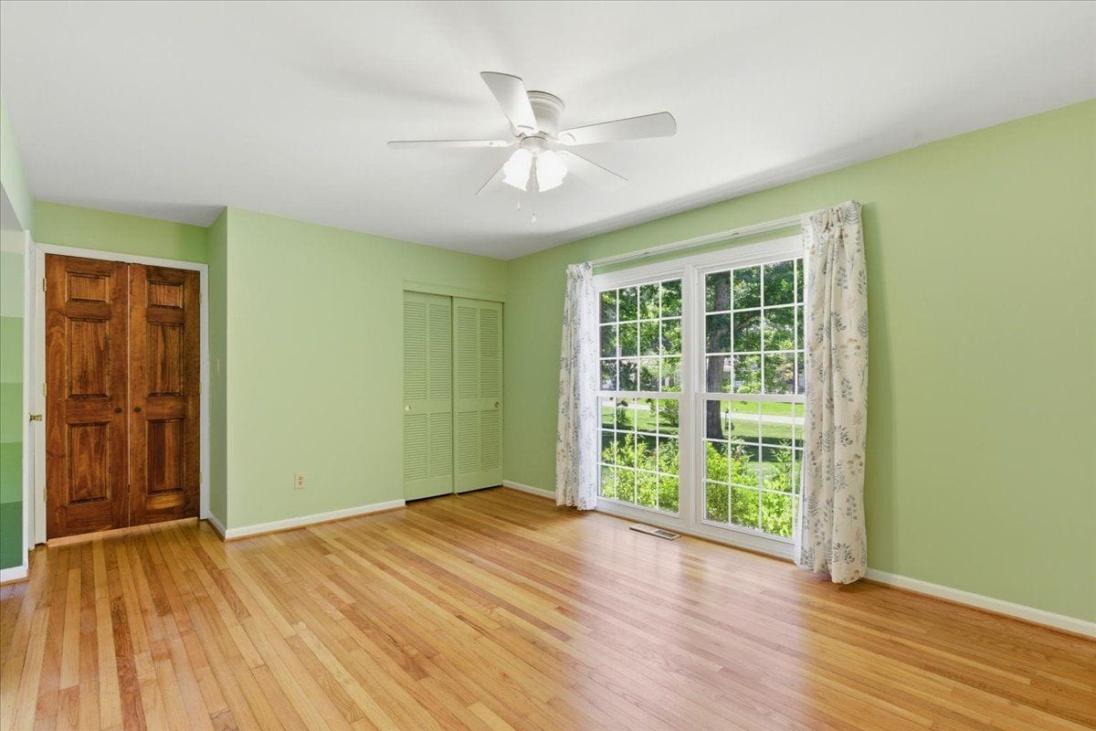 Building Photo - 45320 Barefoot Dr