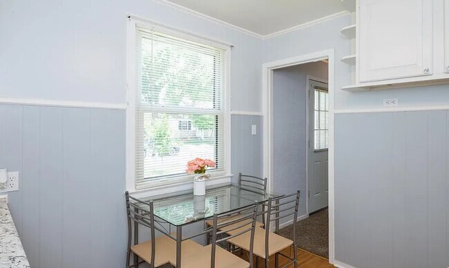 Building Photo - Spacious 4BR Family Home on Court Way | 1,875 Sq Ft | $2,593/mo