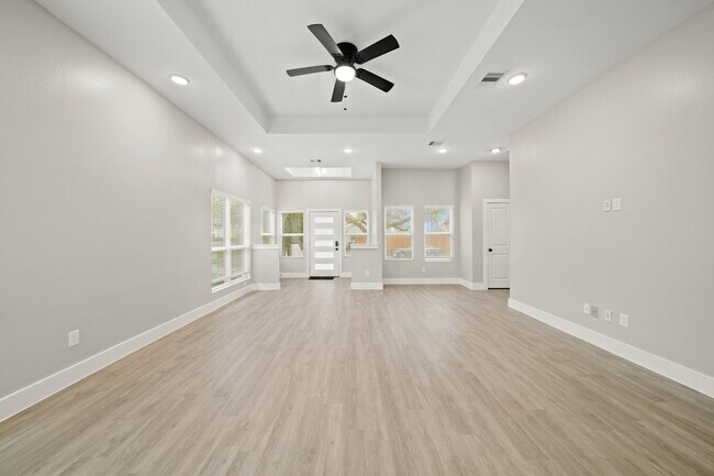 Building Photo - 507 Carl St