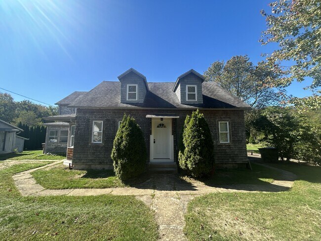Building Photo - 36 Church Ln