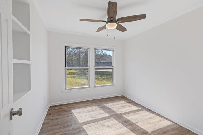 Building Photo - Updated 4/2 in Sulphur!