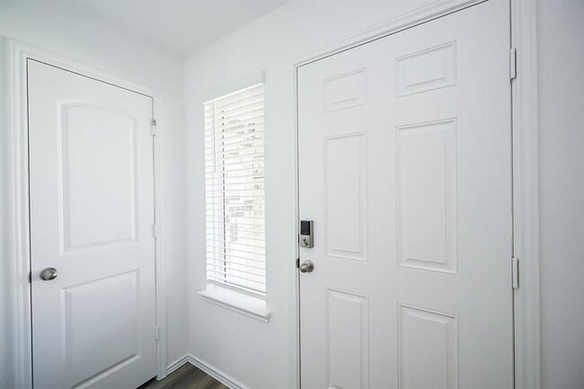 Building Photo - 16738 Paintbrush Holw Ln