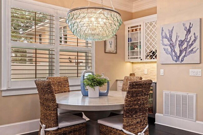 Building Photo - 310 8th Ave N