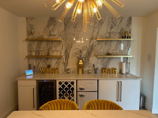 Building Photo - 207 Biltmore Pl