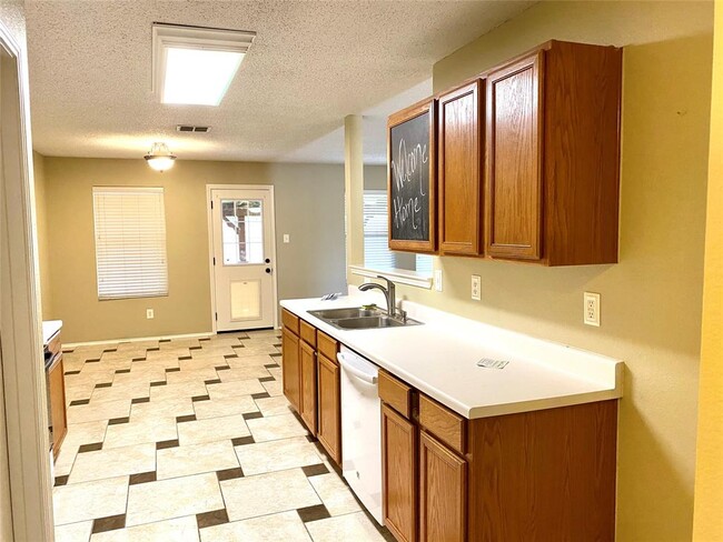 Building Photo - 1416 Lonesome Dove Trail