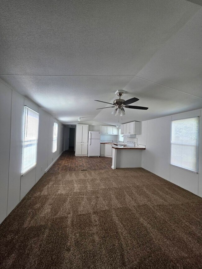 Building Photo - Ready to Move in