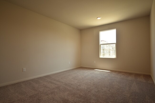 Building Photo - 656 Martina St