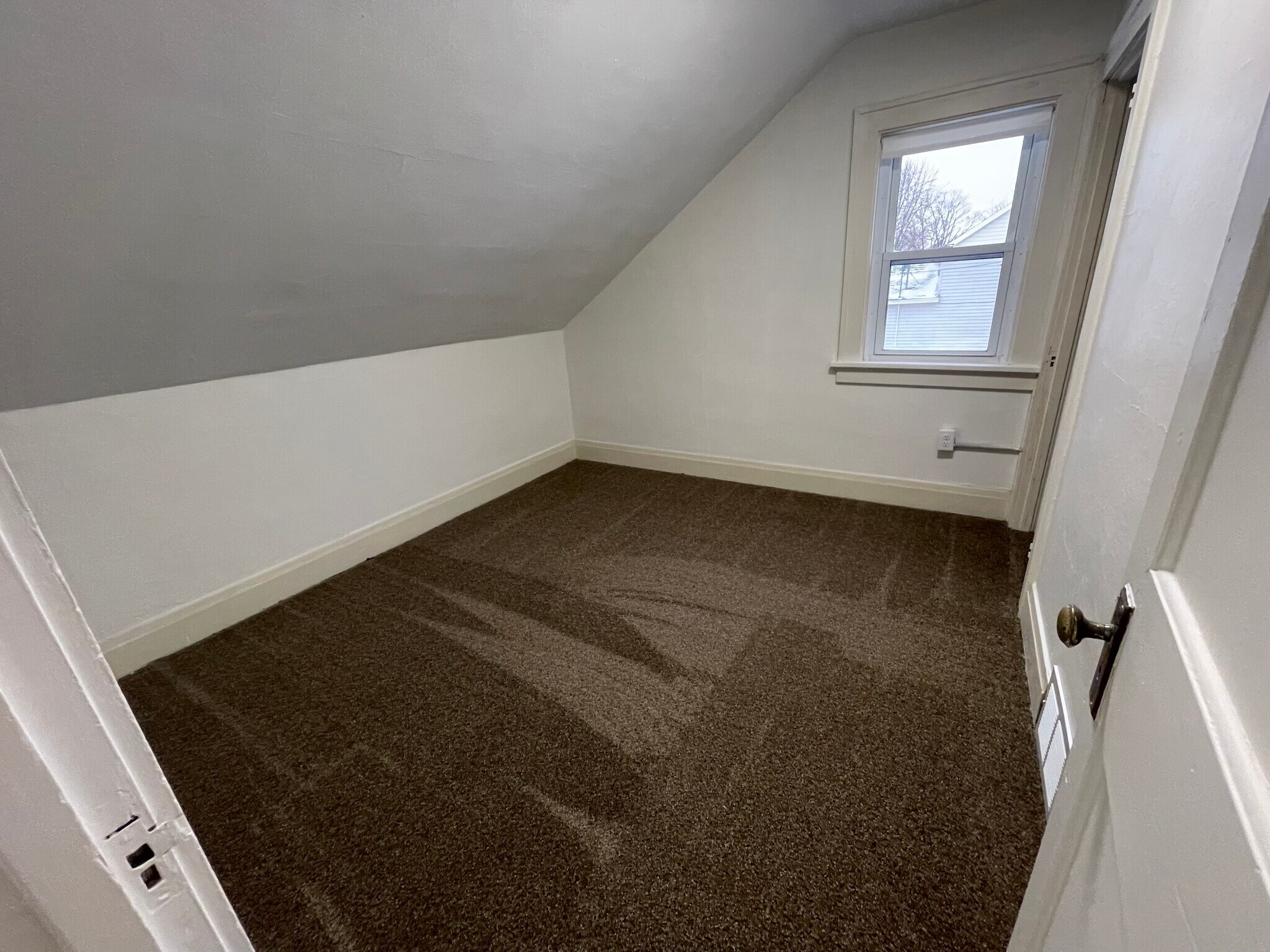 Building Photo - 911 Townline Rd