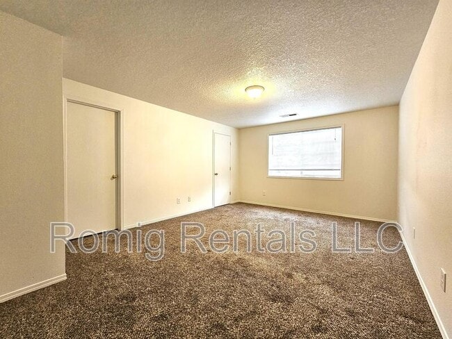 Building Photo - 9703 NE Tenny Creek Dr