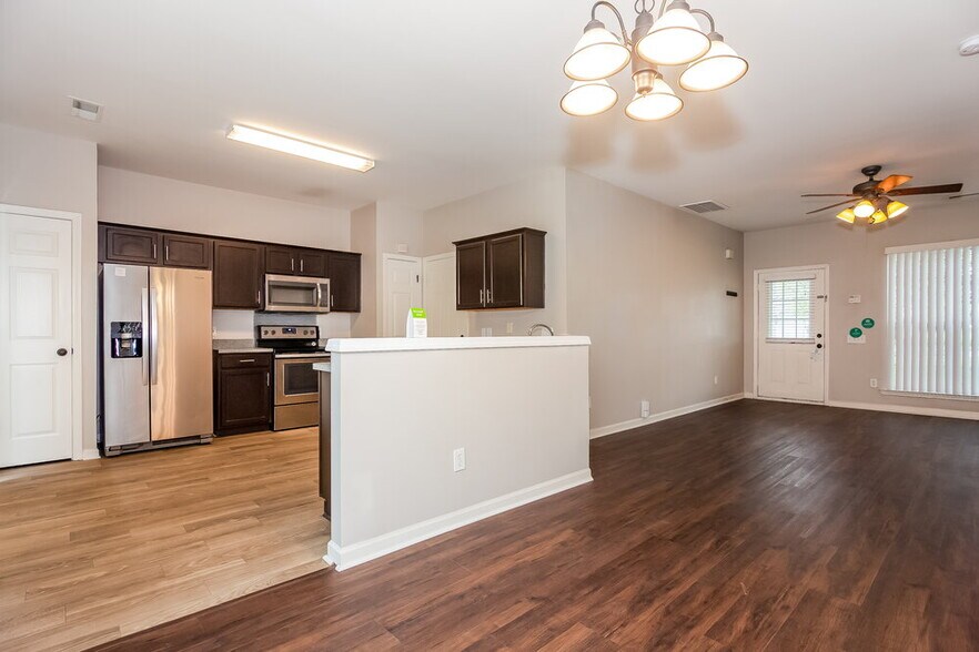 Building Photo - 2728 Wingdale Dr