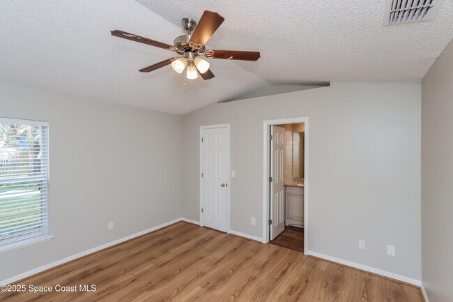 Building Photo - 285 Hearth St SW