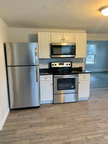 Kitchen - 213 Grand St