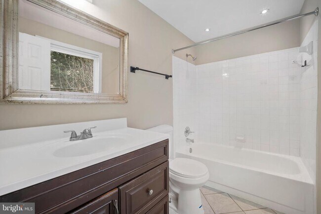 Building Photo - 1 Esmond Ct