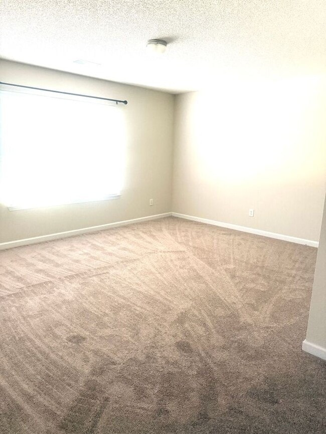 Building Photo - Lexington-Offering Self Guided Tour with R...