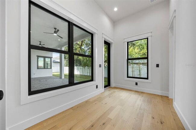 Building Photo - 3701 S Lynwood Ave
