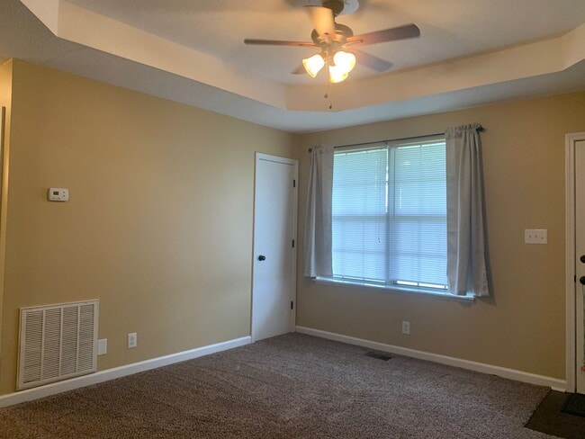 Building Photo - Conveniently Located! Cute home with 3 bed...