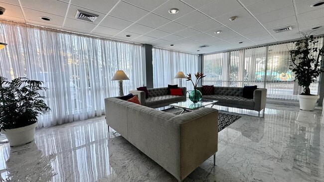 Building Photo - 1625 SE 10th Ave