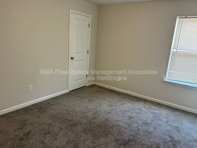 Building Photo - 156 Meadowbrooke Dr