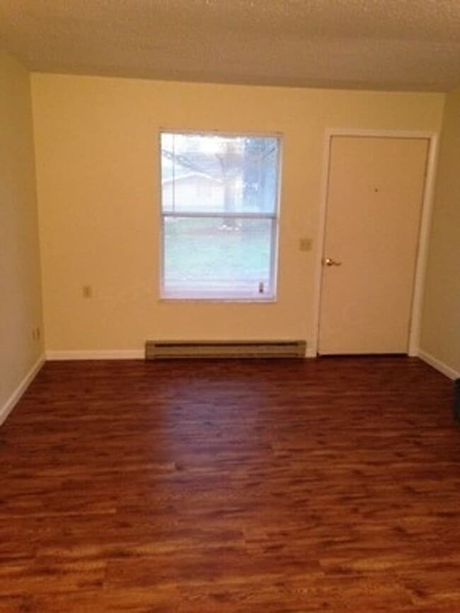 Building Photo - Fayette Manor