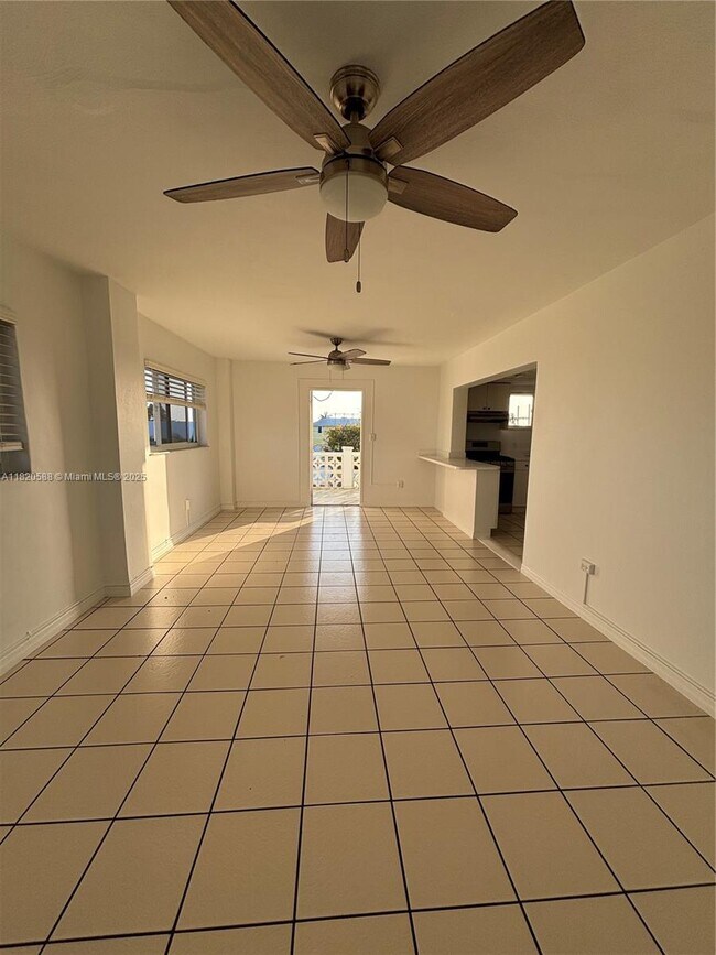Building Photo - 198 Gulfview Dr