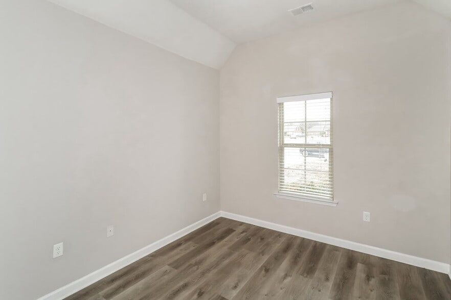 Building Photo - 2729 Miner Cove