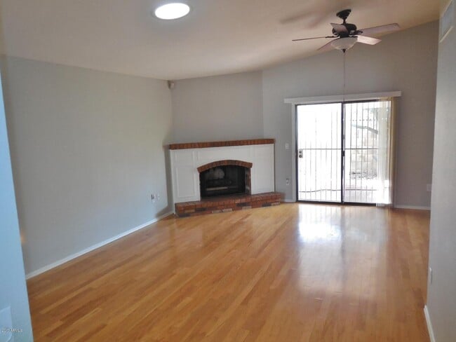 Building Photo - 127 E Danbury Rd