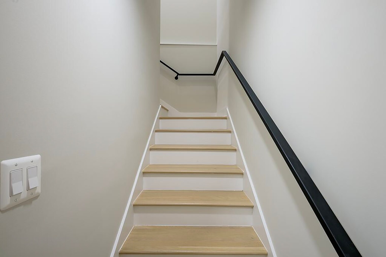 Building Photo - 2309 Ontario Rd NW