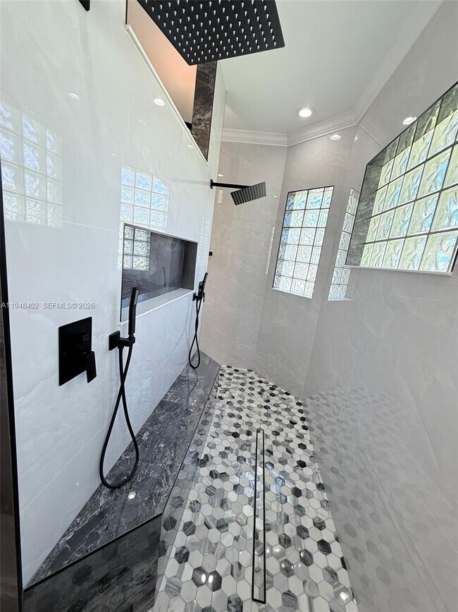 Building Photo - 1749 SW Desert Ave