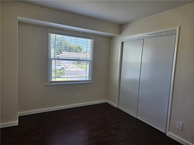 Building Photo - 1719 Canyon Dr