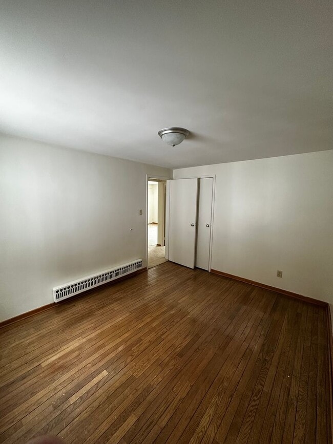 Building Photo - 298 Lumar Dr