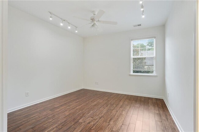 Building Photo - 3643 Gambrell Ln