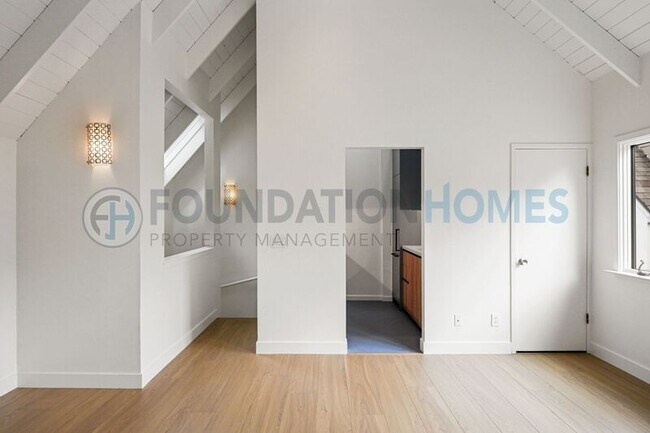 Building Photo - 232 Miller Ave