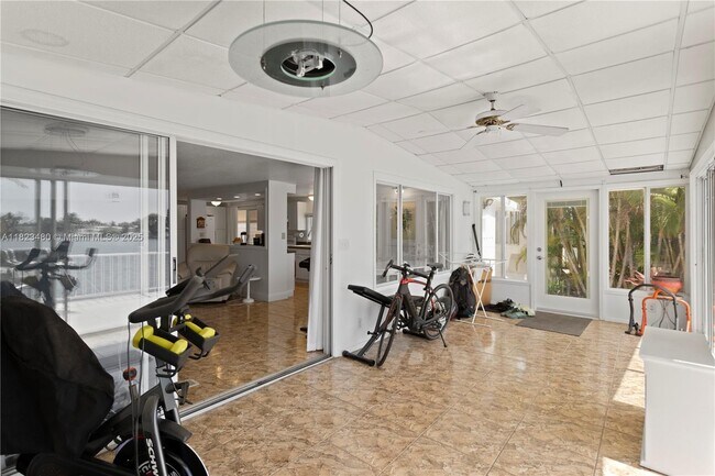 Building Photo - 5620 Lagoon Dr