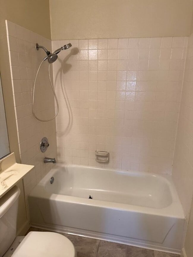 Building Photo - Updated 4 Bedroom 2.5 Bath Vacaville *Star...