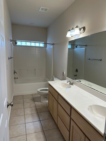 Building Photo - 15505 Palmira Ave