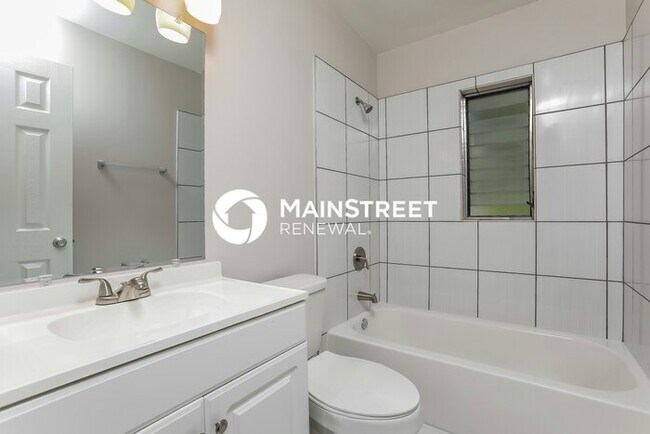 Building Photo - 3 Bedroom Pet-Friendly Home in Mount Dora, FL with Main Street Renewal