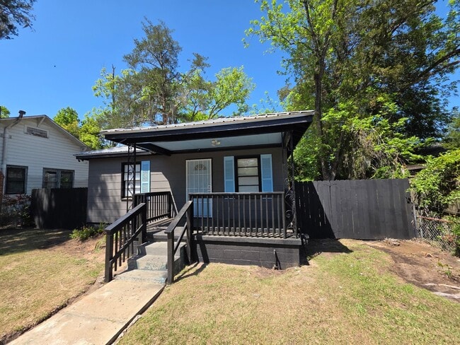 Building Photo - 206 W 60th St