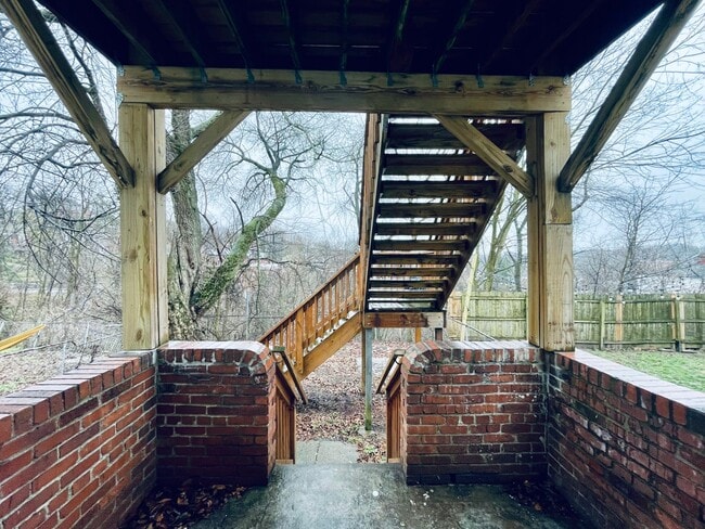 Building Photo - Experience Elevated Living in the Heart of Mt. Washington!