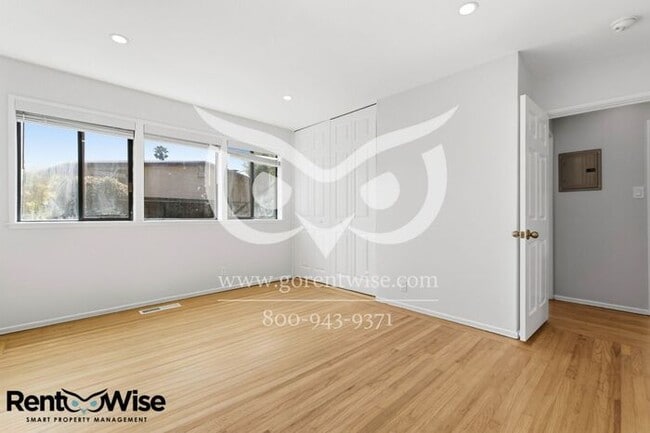 Building Photo - 1109 Ridgewood Dr