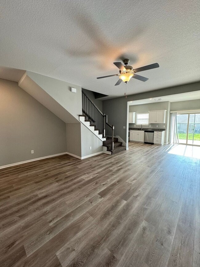 Building Photo - Well-Maintained 2BR/2.5BA Townhome w/ Garage