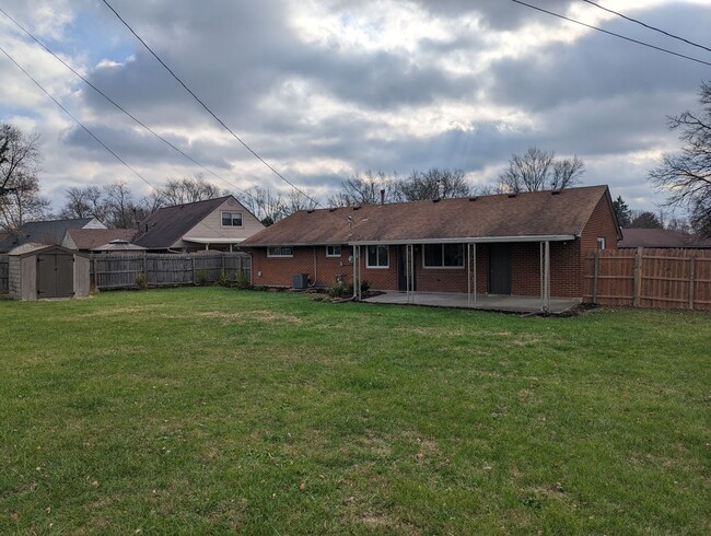 Building Photo - Renovated 3 Bed / 1.5 Bath in Huber Heights