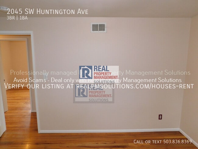 Building Photo - 2045 SW Huntington Ave