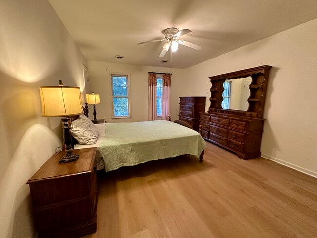 Building Photo - 4805 Candlelight Pl