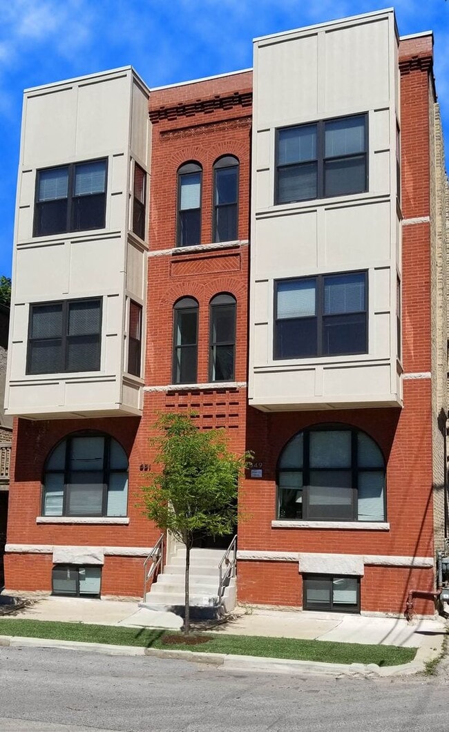 Building Photo - Great 1 Bedroom Apt. Exposed Brick, High Ceilings, All New. Great Location.