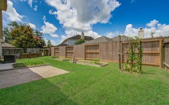 Building Photo - 12026 Parkers Hideaway Dr